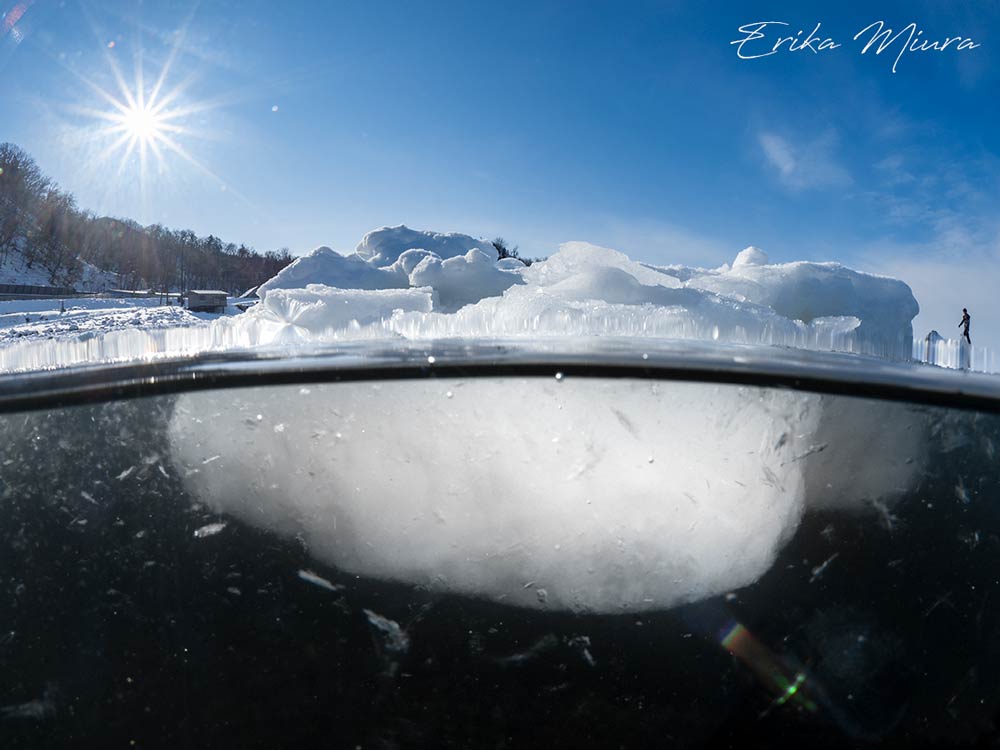 流氷の半水面写真